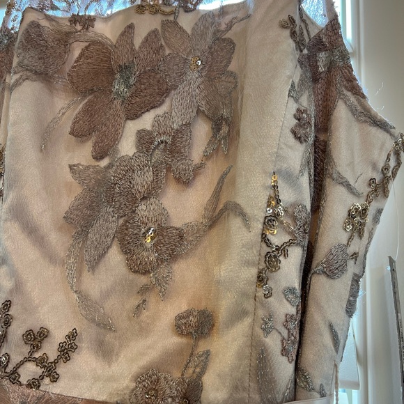 TAHARI Arthur S. Levine,  dress in size M color Rose Gold and cream background - Picture 13 of 16